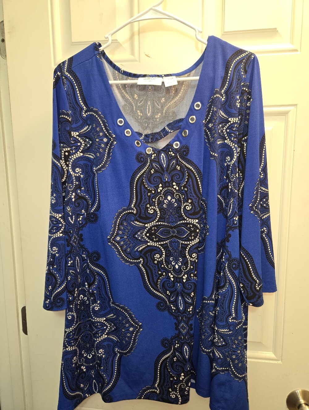 Avenue Studio Blue Paisley Scoop Neck Top